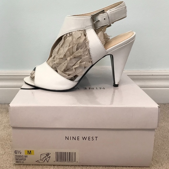 Nine West White Shape Up Bootie Heels, 6.5M - Picture 3 of 7